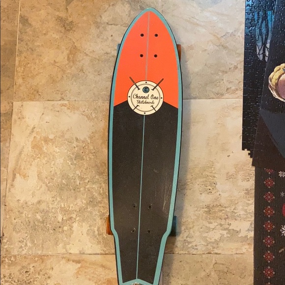 Channel one skateboard - Picture 1 of 4